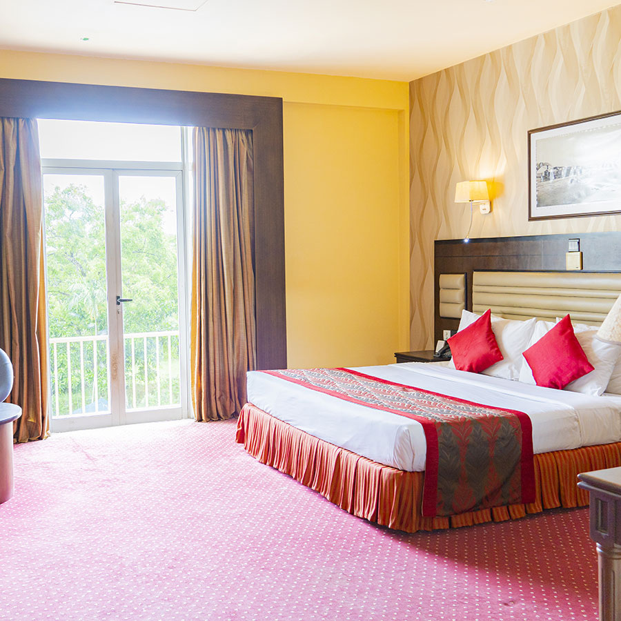 King-Bed-Suite-Room-Ramada-Katunayake